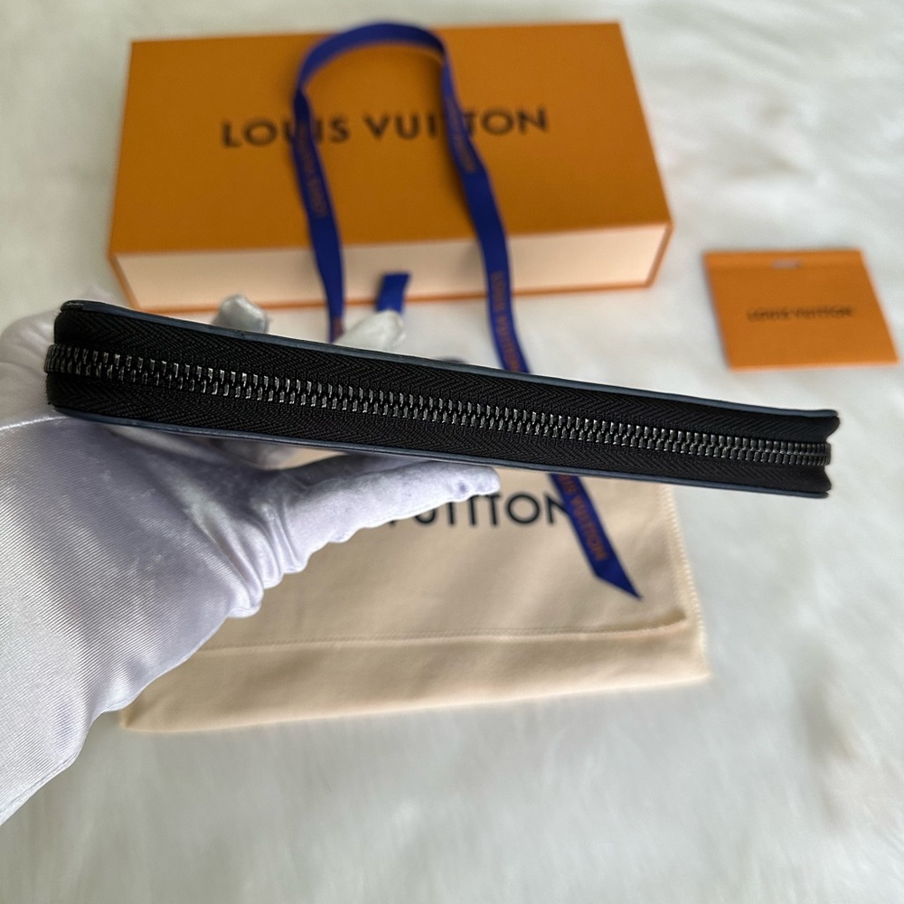 Auth Zippy Wallet Micro Chip - Picture 9 of 17